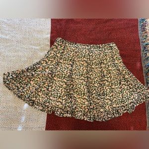 Floral mini skirt.